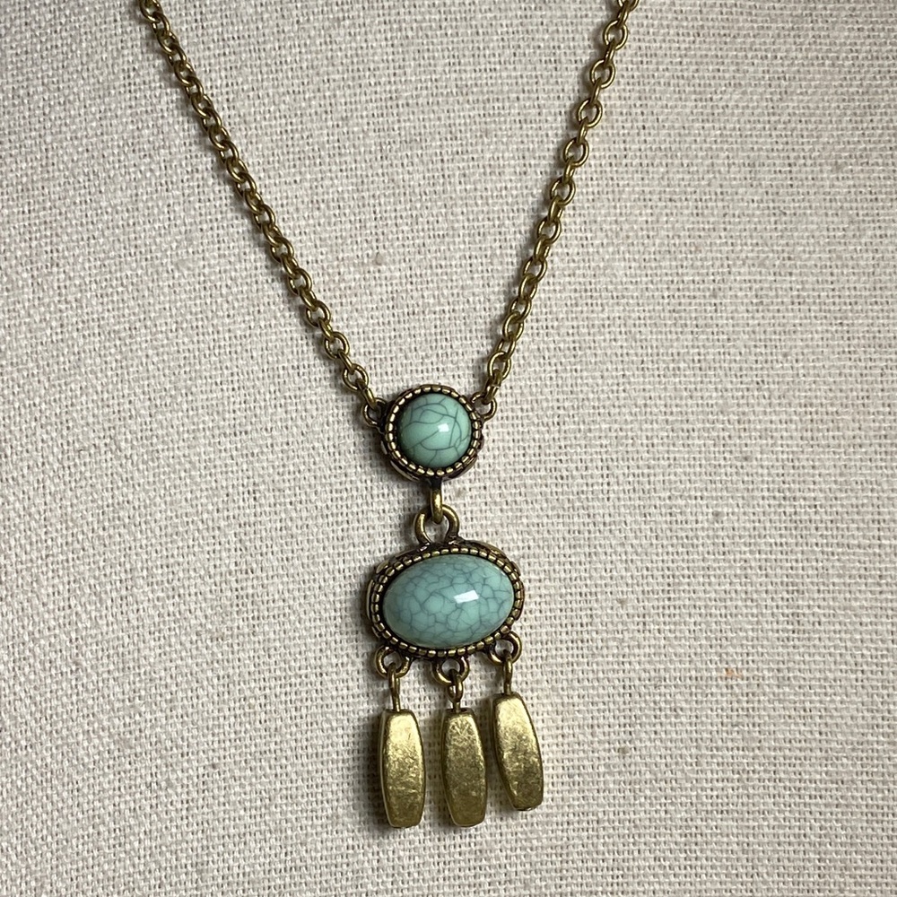 Chic Gold Necklace with Turquoise Accents